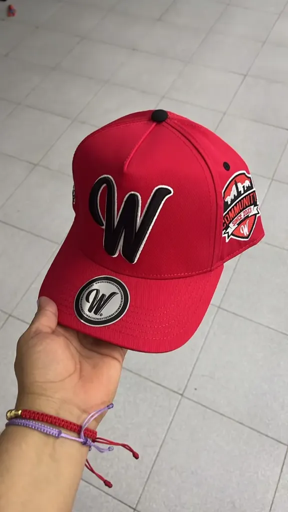 Gorra Westcol Premium – Estilo Urbano roja (no es de malla)