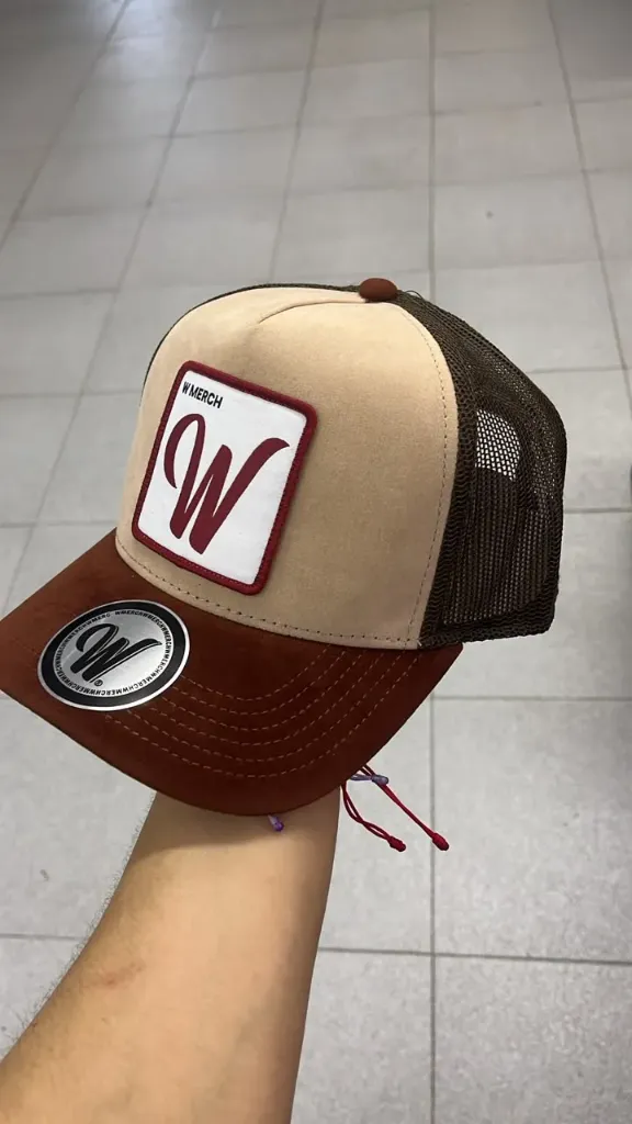 Gorra Westcol Premium – Estilo Urbano cafe con verde (con malla)