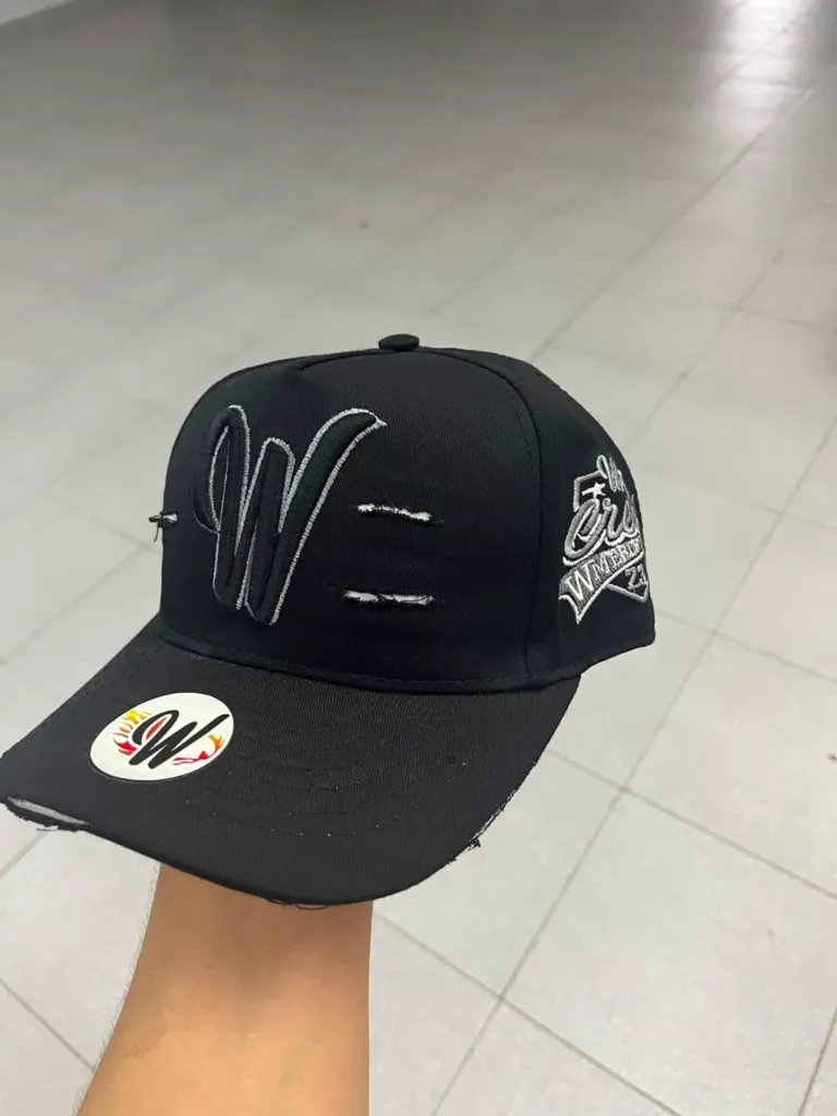 Gorra Westcol Premium – Estilo Urbano negro con blanco